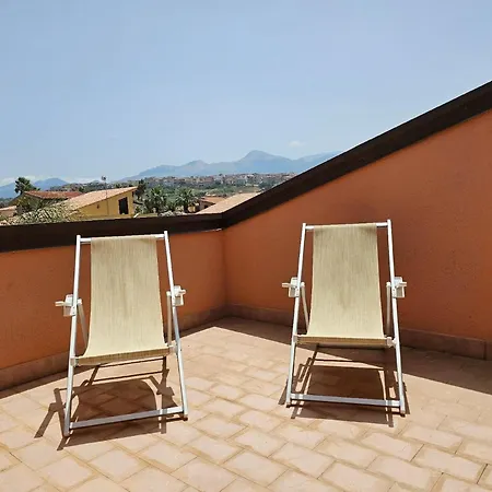 Helle Editerrane Mit Terrasse Und Garten Nur 50 Meter Vom Meer Entfern - B43966 * Cefalù